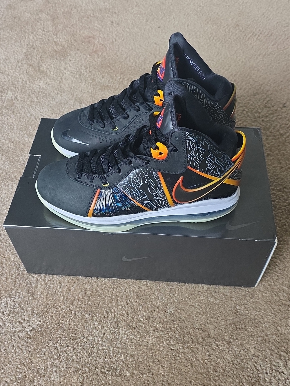 Nike Lebron 8 Space Jam.